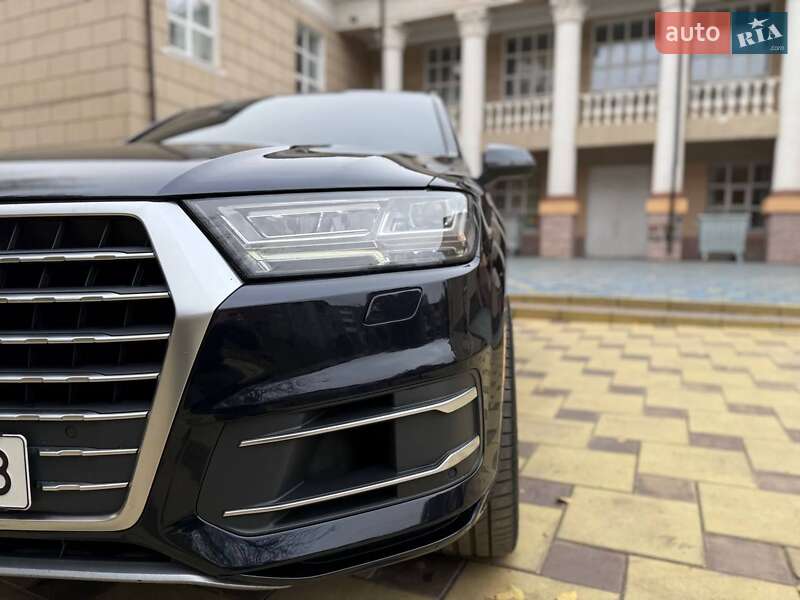 Внедорожник / Кроссовер Audi Q7 2016 в Кривом Роге