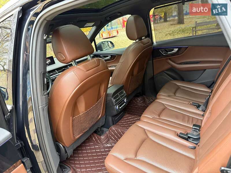 Внедорожник / Кроссовер Audi Q7 2016 в Кривом Роге