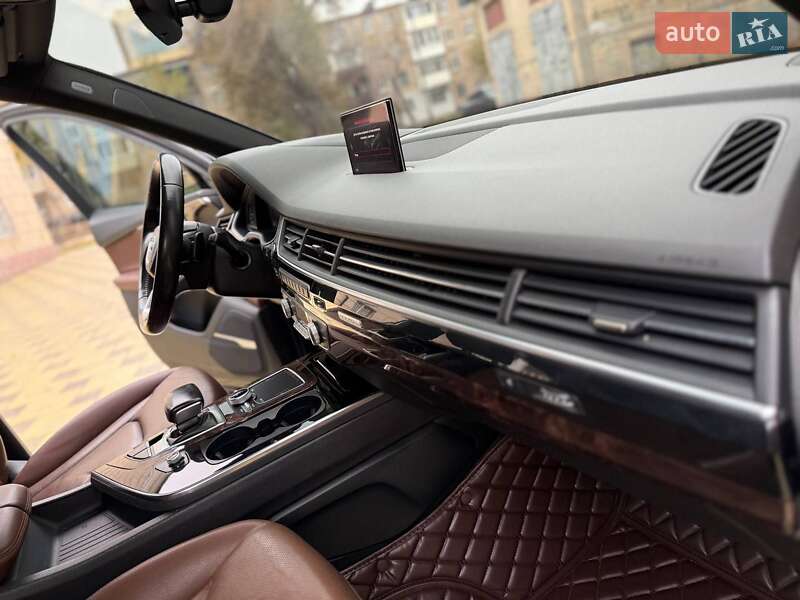 Внедорожник / Кроссовер Audi Q7 2016 в Кривом Роге