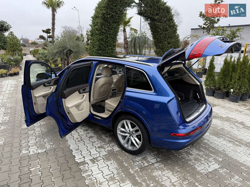 Внедорожник / Кроссовер Audi Q7 2017 в Мукачево