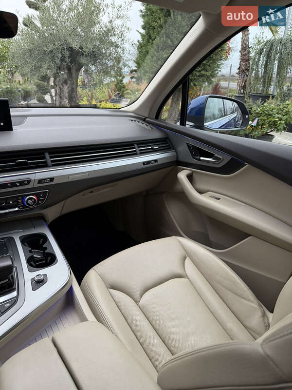 Внедорожник / Кроссовер Audi Q7 2017 в Мукачево