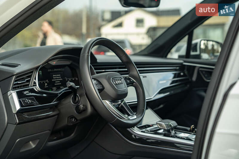 Позашляховик / Кросовер Audi Q7 2020 в Чернівцях