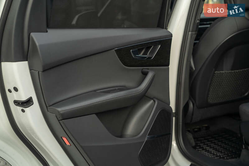 Позашляховик / Кросовер Audi Q7 2020 в Чернівцях