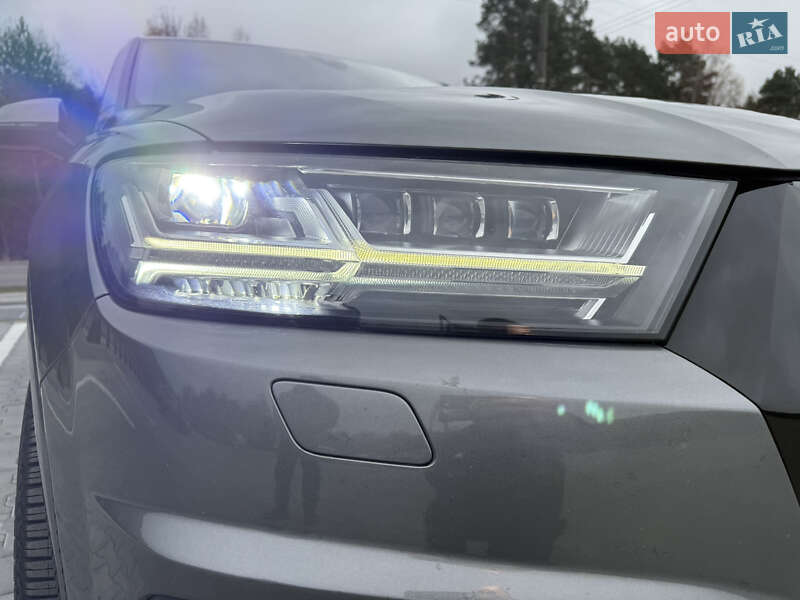 Позашляховик / Кросовер Audi Q7 2015 в Луцьку