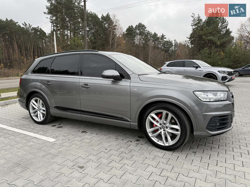 Позашляховик / Кросовер Audi Q7 2015 в Луцьку