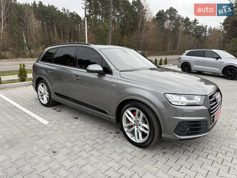 Позашляховик / Кросовер Audi Q7 2015 в Луцьку