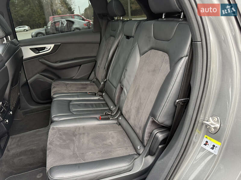 Позашляховик / Кросовер Audi Q7 2015 в Луцьку