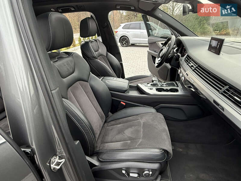Позашляховик / Кросовер Audi Q7 2015 в Луцьку