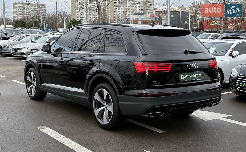 Позашляховик / Кросовер Audi Q7 2015 в Києві