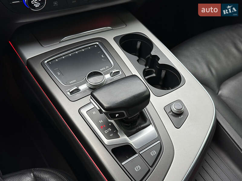 Позашляховик / Кросовер Audi Q7 2015 в Києві