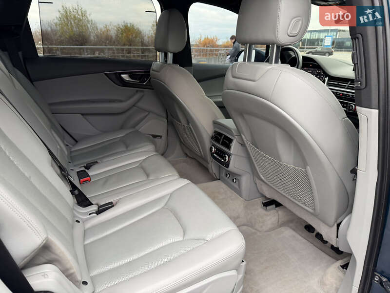 Позашляховик / Кросовер Audi Q7 2017 в Києві фото 19 Позашляховик / Кросовер Audi Q7 2017 в Києві