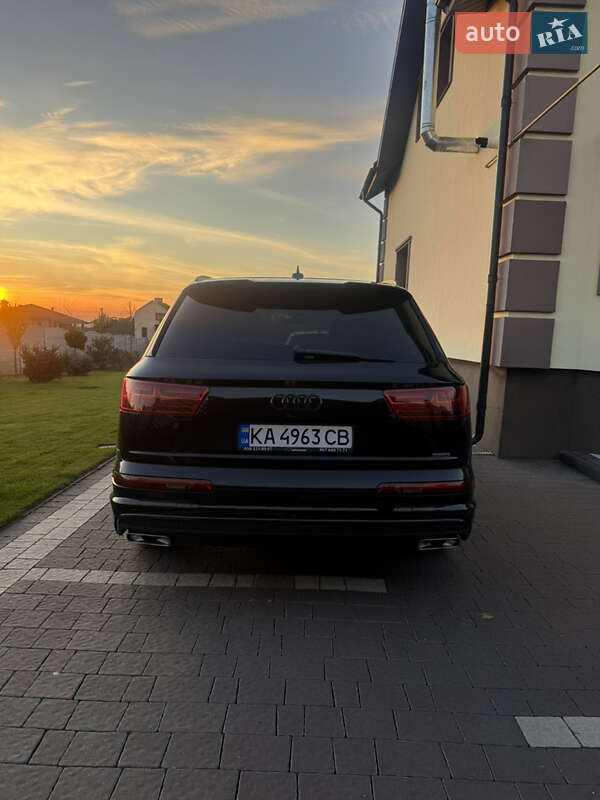 Позашляховик / Кросовер Audi Q7 2016 в Рівному