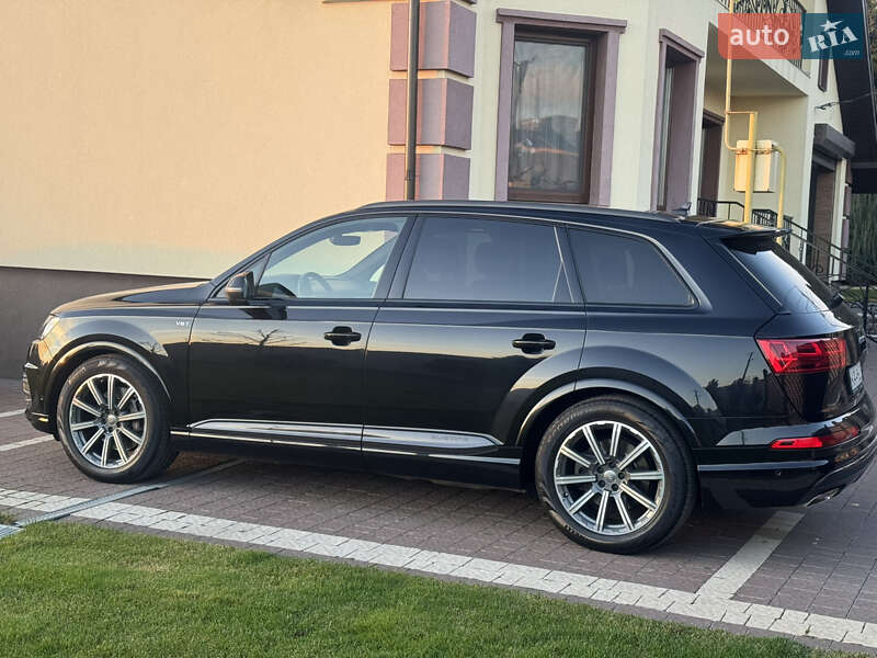 Позашляховик / Кросовер Audi Q7 2016 в Рівному