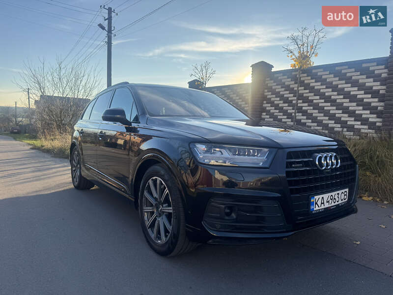 Позашляховик / Кросовер Audi Q7 2016 в Рівному
