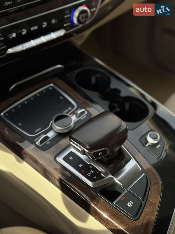 Позашляховик / Кросовер Audi Q7 2017 в Києві