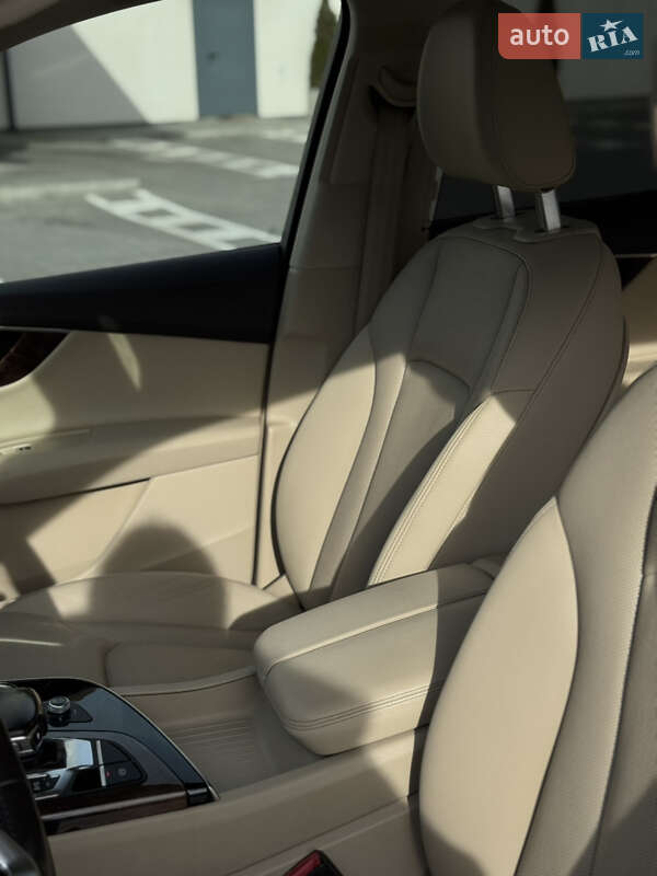 Позашляховик / Кросовер Audi Q7 2017 в Києві