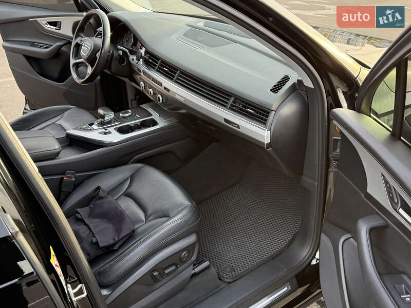 Позашляховик / Кросовер Audi Q7 2017 в Києві