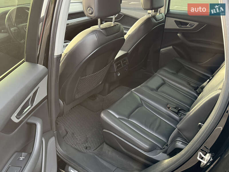 Позашляховик / Кросовер Audi Q7 2017 в Києві