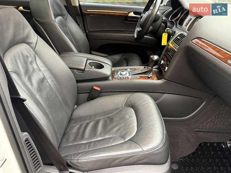 Позашляховик / Кросовер Audi Q7 2015 в Самборі