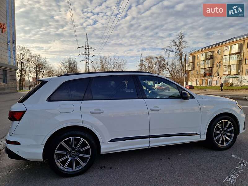 Позашляховик / Кросовер Audi Q7 2023 в Києві фото 9 Позашляховик / Кросовер Audi Q7 2023 в Києві