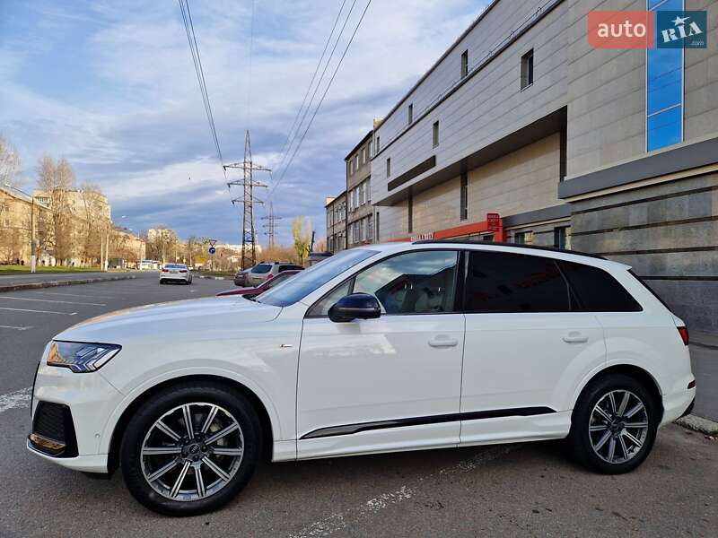 Позашляховик / Кросовер Audi Q7 2023 в Києві фото 3 Позашляховик / Кросовер Audi Q7 2023 в Києві