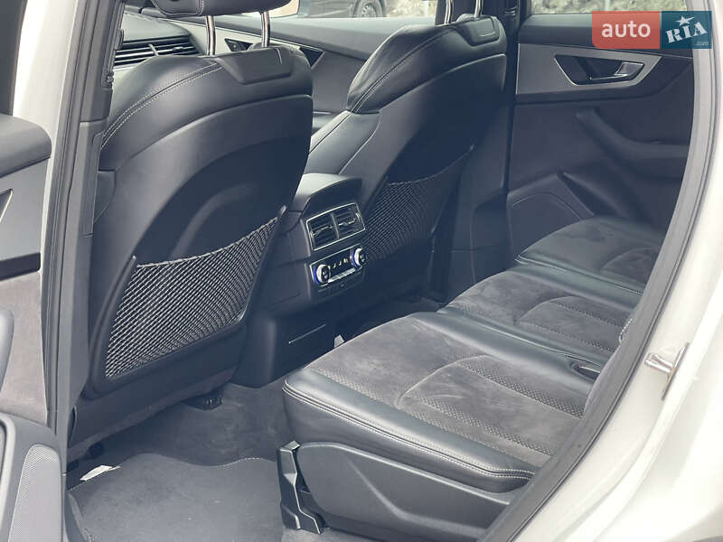 Позашляховик / Кросовер Audi Q7 2016 в Києві