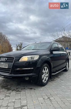 Позашляховик / Кросовер Audi Q7 2007 в Зарічному