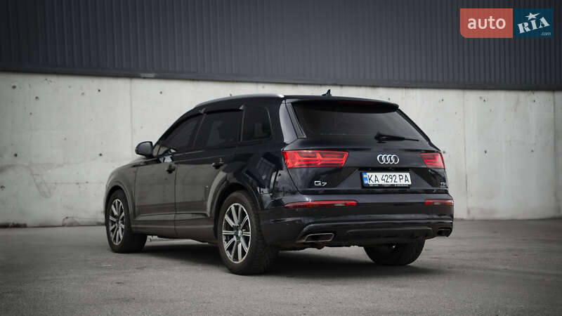 Внедорожник / Кроссовер Audi Q7 2017 в Киеве