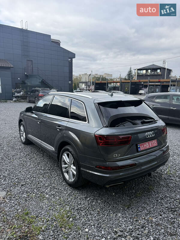 Позашляховик / Кросовер Audi Q7 2017 в Шепетівці