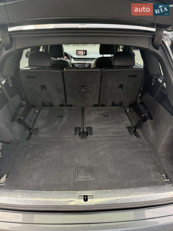 Позашляховик / Кросовер Audi Q7 2017 в Шепетівці