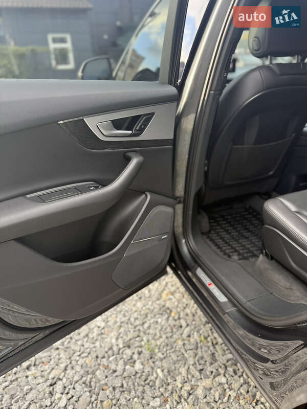 Позашляховик / Кросовер Audi Q7 2017 в Шепетівці