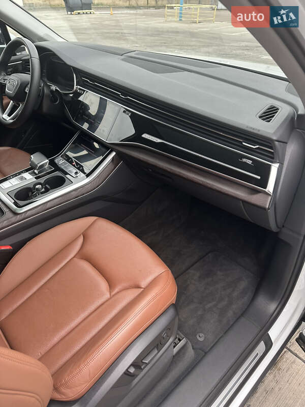 Позашляховик / Кросовер Audi Q7 2020 в Києві
