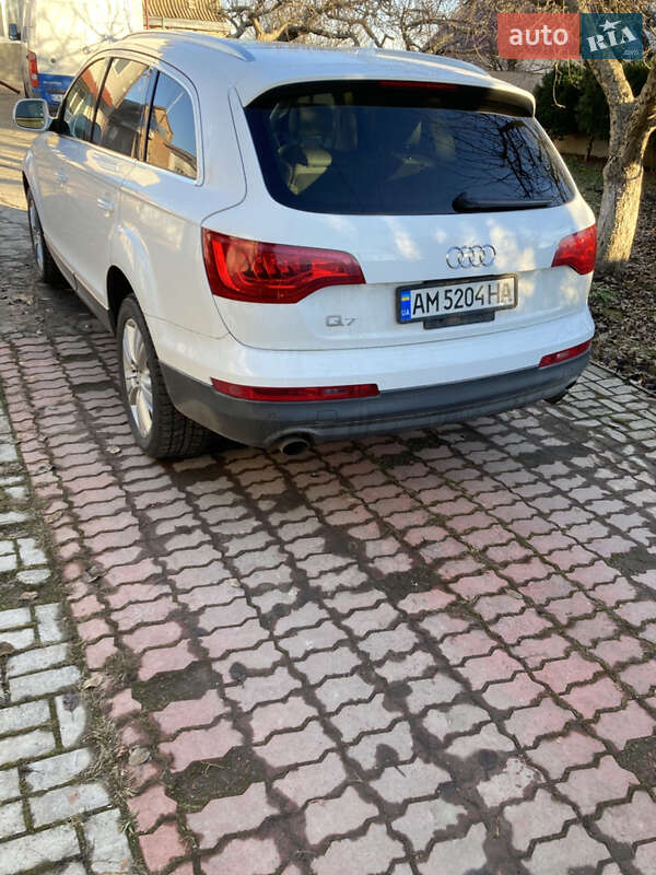 Внедорожник / Кроссовер Audi Q7 2010 в Умани