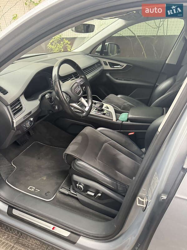 Внедорожник / Кроссовер Audi Q7 2016 в Ужгороде