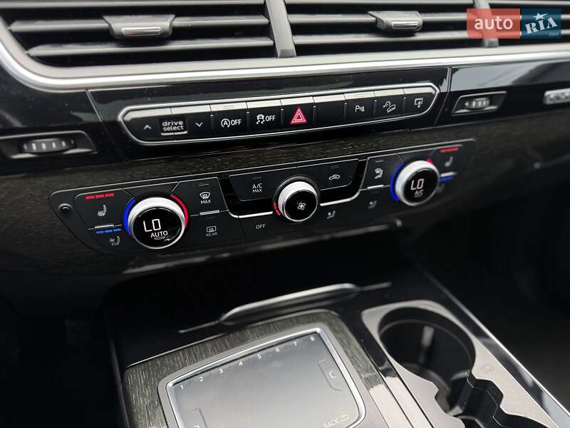 Позашляховик / Кросовер Audi Q7 2017 в Львові