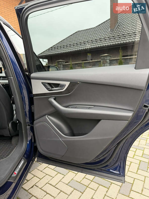 Внедорожник / Кроссовер Audi Q7 2019 в Ровно