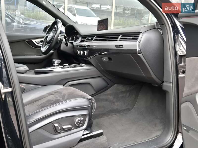 Внедорожник / Кроссовер Audi Q7 2016 в Киеве