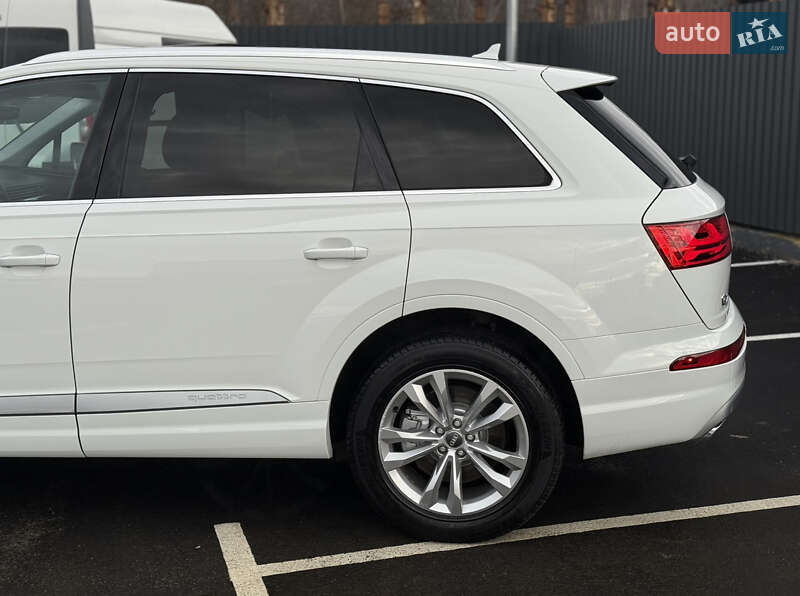 Позашляховик / Кросовер Audi Q7 2016 в Житомирі