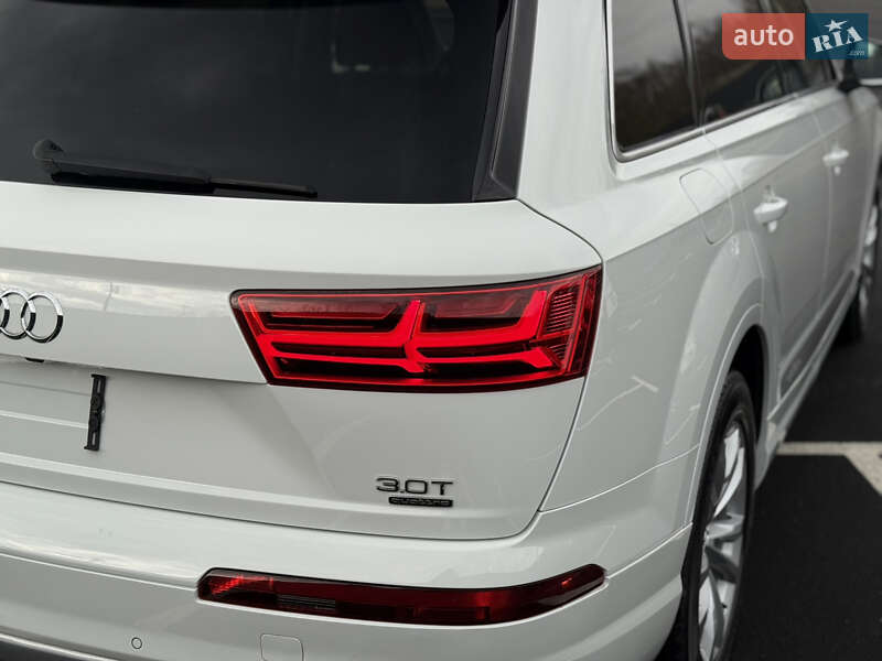 Позашляховик / Кросовер Audi Q7 2016 в Житомирі