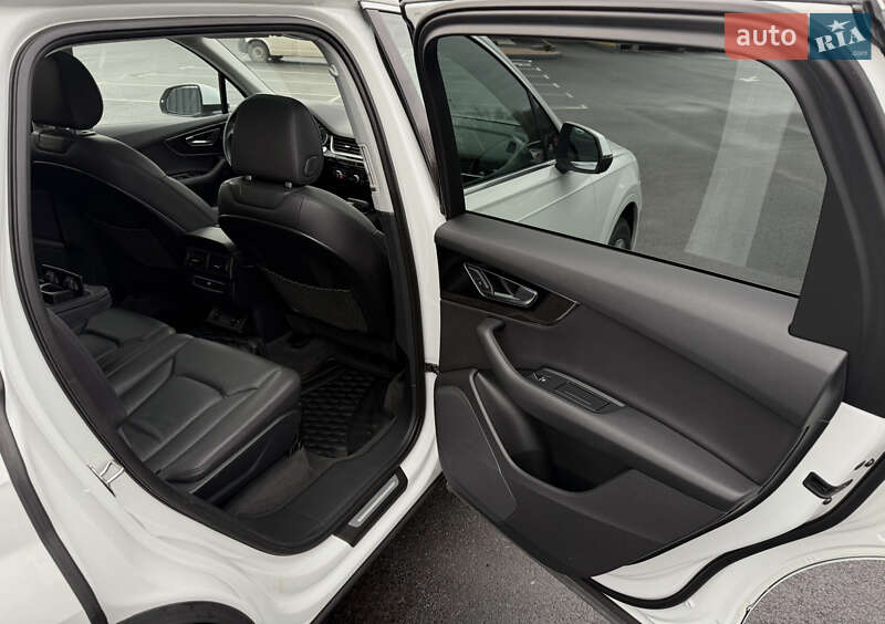 Позашляховик / Кросовер Audi Q7 2016 в Житомирі