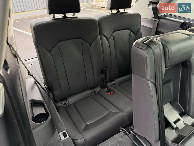 Позашляховик / Кросовер Audi Q7 2016 в Житомирі