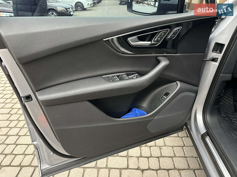 Внедорожник / Кроссовер Audi Q7 2017 в Ужгороде