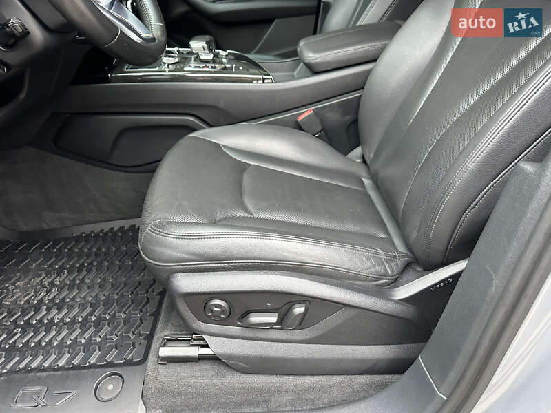 Внедорожник / Кроссовер Audi Q7 2017 в Ужгороде