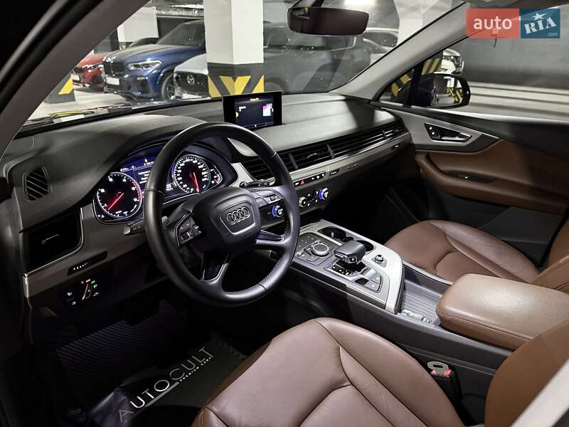 Позашляховик / Кросовер Audi Q7 2016 в Дніпрі