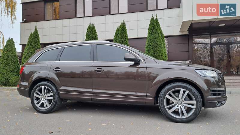 Позашляховик / Кросовер Audi Q7 2014 в Дніпрі