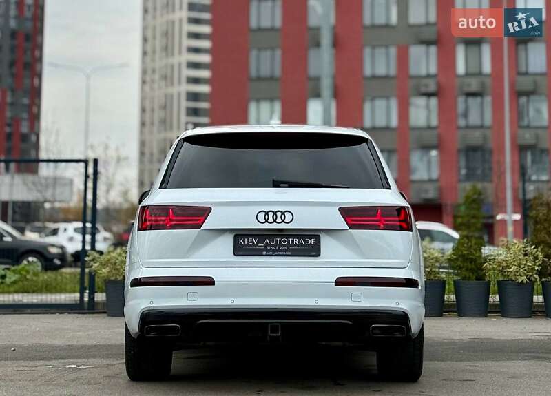 Позашляховик / Кросовер Audi Q7 2016 в Києві