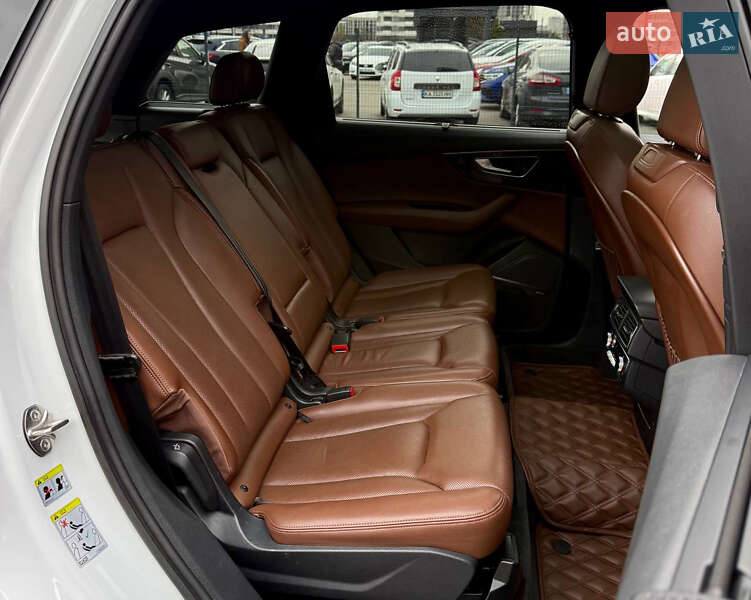 Позашляховик / Кросовер Audi Q7 2016 в Києві