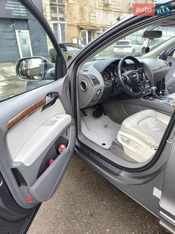 Позашляховик / Кросовер Audi Q7 2015 в Києві