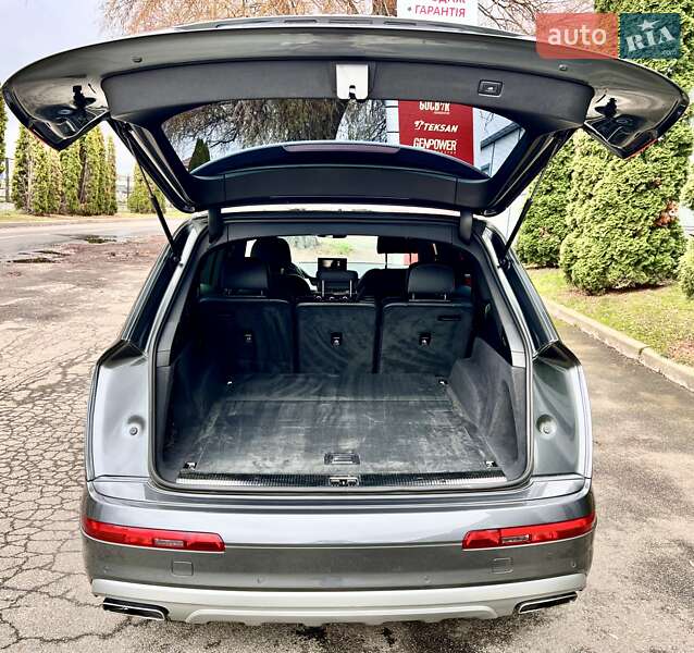 Позашляховик / Кросовер Audi Q7 2016 в Києві