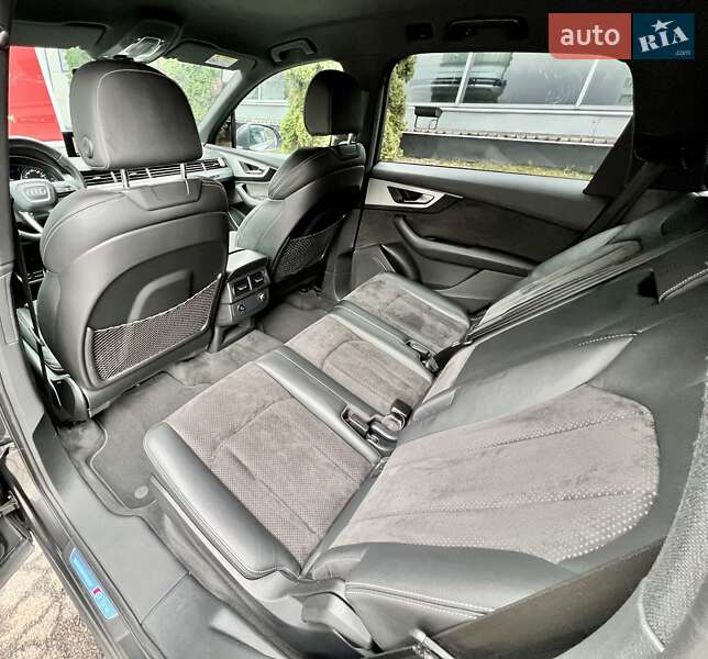 Позашляховик / Кросовер Audi Q7 2016 в Києві